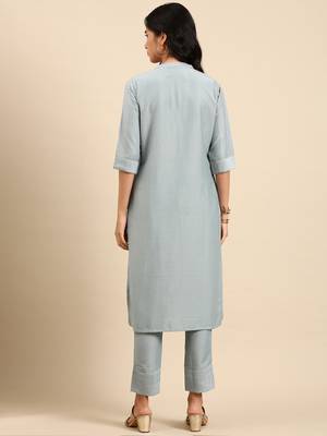 Showoff women's mandarin collar solid blue straight kurta and trouser 4