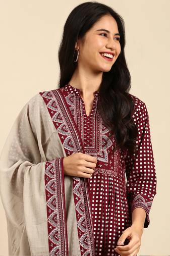 Showoff women's mandarin collar geometric foil print burgundy anarkali kurta and trouser with dupatta