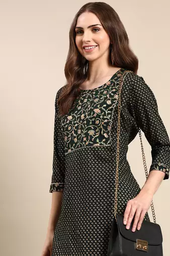 women's round neck ethnic motifs foil print green straight kurta and trouser