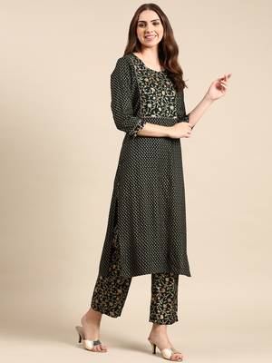 women's round neck ethnic motifs foil print green straight kurta and trouser 4