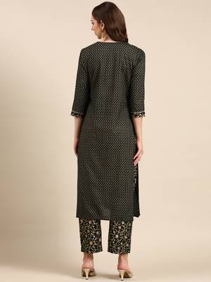 women's round neck ethnic motifs foil print green straight kurta and trouser 5