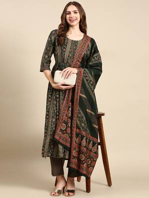 women's round neck ethnic motifs foil print green anarkali kurta and trouser with dupatta 5