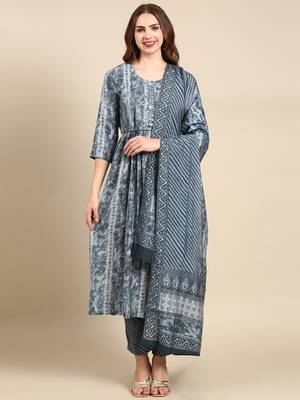 women's round neck abstract foil print grey anarkali kurta and trouser with dupatta 2