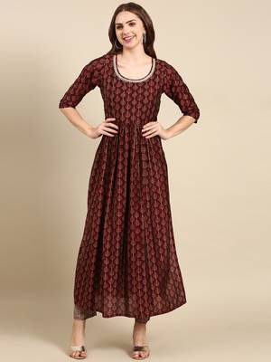 women's round neck ethnic motifs foil print burgundy anarkali kurta and trouser 2