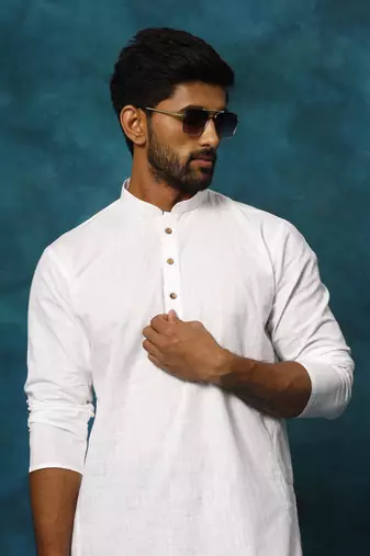 Men'S White And Black Cotton Blend Kurta Pyjama Set