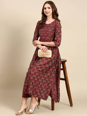 women's round neck ethnic motifs foil print maroon anarkali kurta and trouser 5