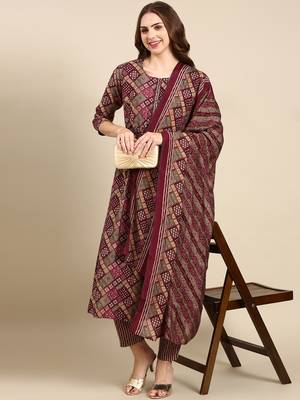women's round neck geometric violet anarkali kurta and trouser with dupatta 5