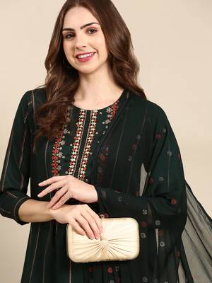 Showoff women's round neck striped foil print green straight kurta and palazzos with dupatta 1