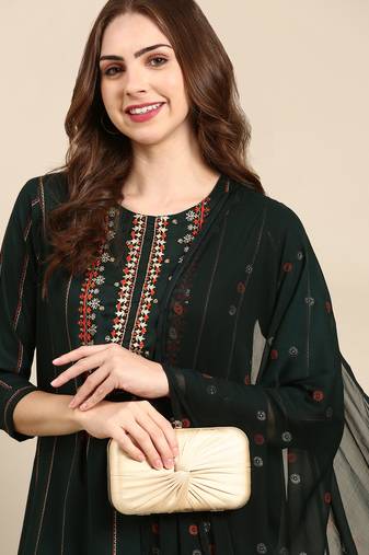 Showoff women's round neck striped foil print green straight kurta and palazzos with dupatta