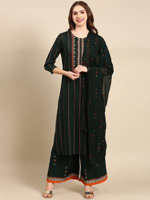Showoff women's round neck striped foil print green straight kurta and palazzos with dupatta 2