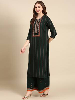 Showoff women's round neck striped foil print green straight kurta and palazzos with dupatta 4