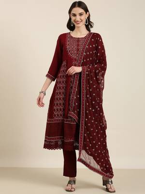 Showoff women's round neck floral maroon anarkali kurta and trouser with dupatta 2