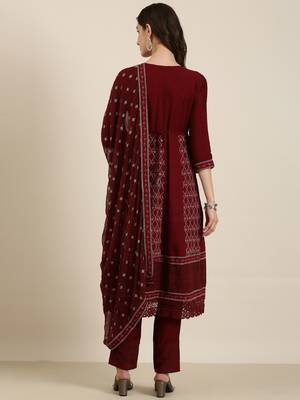 Showoff women's round neck floral maroon anarkali kurta and trouser with dupatta 4