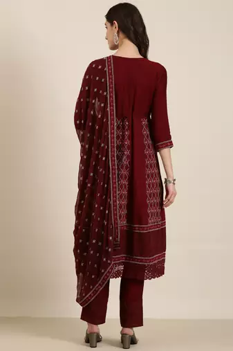 Showoff women's round neck floral maroon anarkali kurta and trouser with dupatta