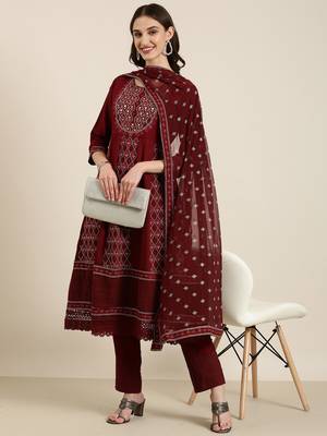Showoff women's round neck floral maroon anarkali kurta and trouser with dupatta 5