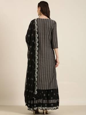 women's round neck chevron black straight kurta and skirt with dupatta 4