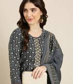 Showoff women's round neck floral foil print grey straight kurta and trouser with dupatta