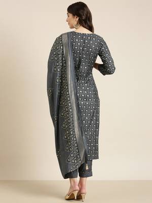 Showoff women's round neck floral foil print grey straight kurta and trouser with dupatta 4