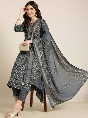 Showoff women's round neck floral foil print grey straight kurta and trouser with dupatta 5