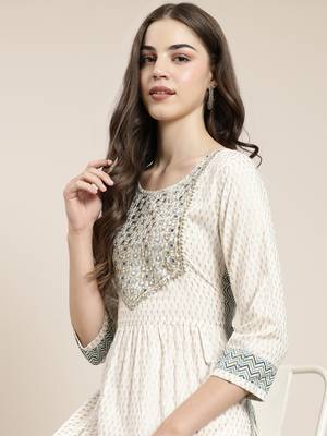 women's round neck floral foil print off white a-line kurta and trouser 1