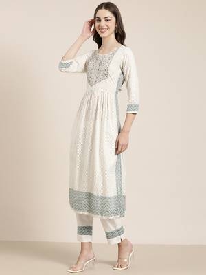 women's round neck floral foil print off white a-line kurta and trouser 4