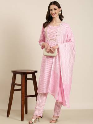 Showoff women's round neck floral pink straight kurta and trouser with dupatta 5