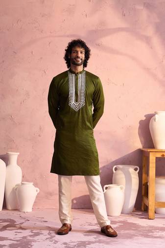 Men'S Mehendi Green And Cream Moonga Silk Kurta Pyjama Set