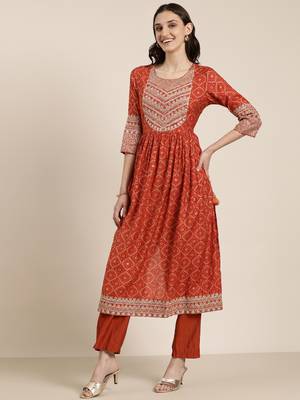 women's round neck bandhani foil print rust a-line kurta and trouser with dupatta 4