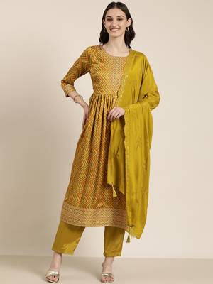 women's round neck chevron leheriya lime green a-line kurta and trouser with dupatta 2