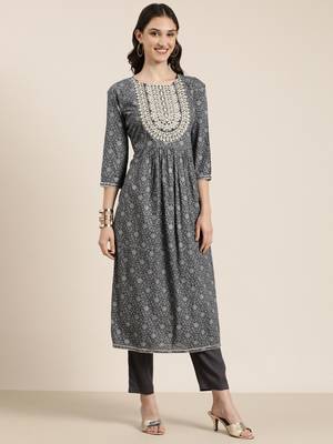 women's round neck floral foil print grey a-line kurta and trouser with dupatta 4