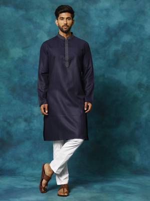 Men'S Navy And White Cotton Blend Kurta Pyjama Set 1