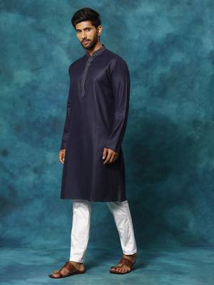 Men'S Navy And White Cotton Blend Kurta Pyjama Set 2