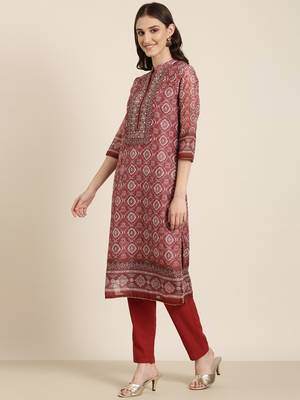 women's mandarin collar ethnic motifs maroon straight kurta and trouser with dupatta 4