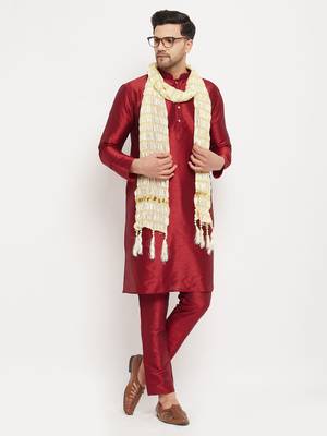  men's maroon silk blend kurta, pyjama & dupatta set 1
