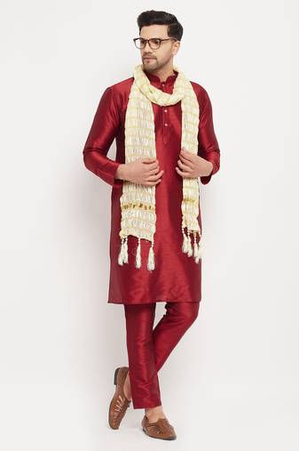  men's maroon silk blend kurta, pyjama & dupatta set