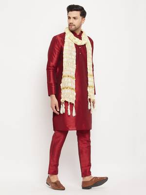  men's maroon silk blend kurta, pyjama & dupatta set 2