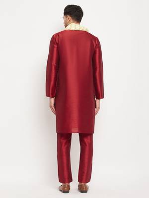  men's maroon silk blend kurta, pyjama & dupatta set 3