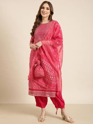 women's round neck geometric foil print pink straight kurta and patiala with dupatta 4