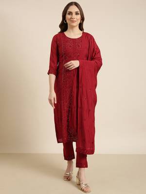 women's round neck floral maroon straight kurta and trouser with dupatta 2