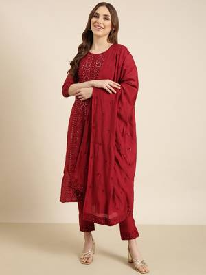 women's round neck floral maroon straight kurta and trouser with dupatta 4
