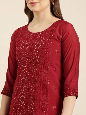 women's round neck floral maroon straight kurta and trouser with dupatta 5