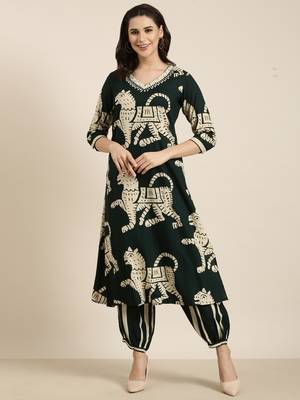 Showoff women's v-neck animal green straight kurta and patiala 4