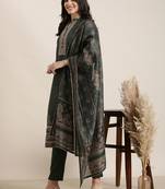 women's mandarin collar paisley green straight kurta and trouser with dupatta