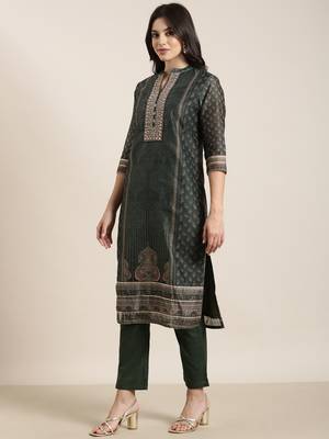 women's mandarin collar paisley green straight kurta and trouser with dupatta 3