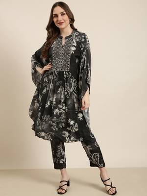 women's mandarin collar ethnic motifs screen print charcoal kaftan kurta and trouser 2