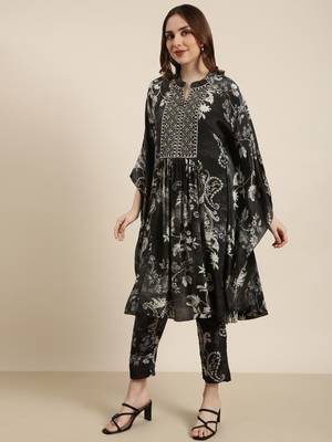women's mandarin collar ethnic motifs screen print charcoal kaftan kurta and trouser 3