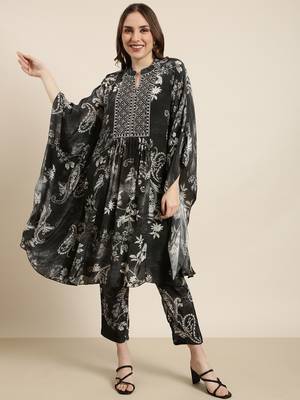 women's mandarin collar ethnic motifs screen print charcoal kaftan kurta and trouser 4