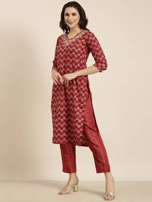 women's v-neck ethnic motifs foil print maroon straight kurta and trouser with dupatta 3