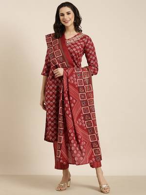 women's v-neck ethnic motifs foil print maroon straight kurta and trouser with dupatta 4