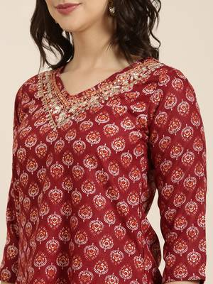women's v-neck ethnic motifs foil print maroon straight kurta and trouser with dupatta 5
